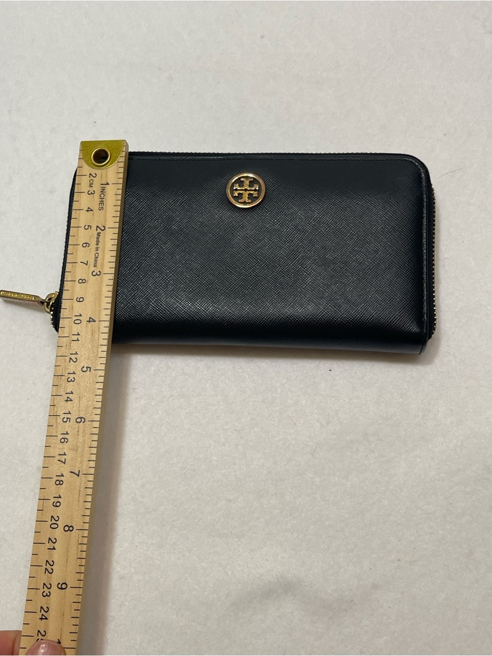 Tory Burch Black Saffiano Leather Zip Around Wallet Gold Logo - Picture 6 of 8